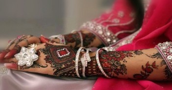 5 lovely Back Hand Mehndi Designs