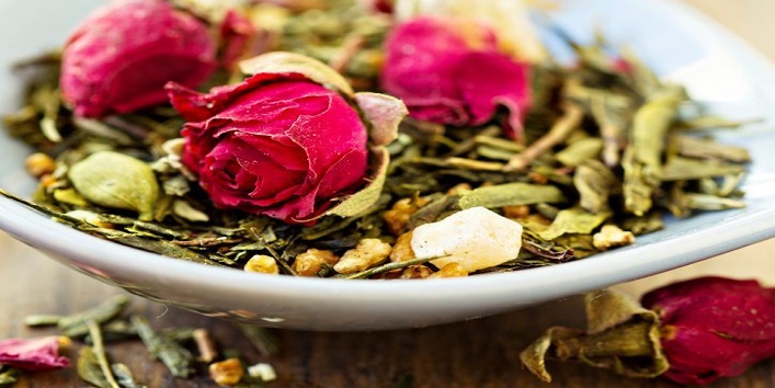 Green tea with fruits, spices, rose petals and bamboo leaves